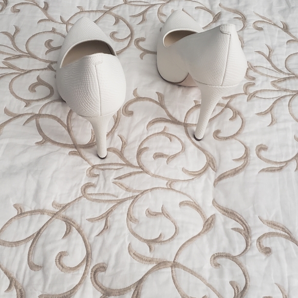 Jessica Simpson Heels - Picture 4 of 4